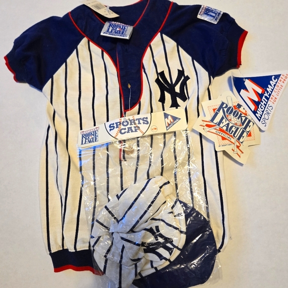 Vintage New York Yankees baseball onesie w/cap set - Picture 1 of 6